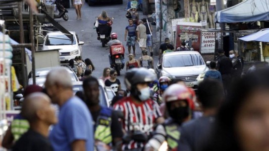 La OPS alertó que los casos de coronavirus subieron un 23% en América