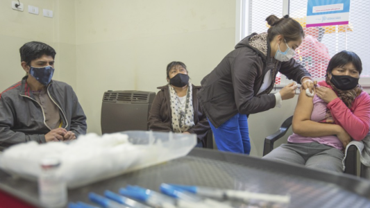 Aseguran que la vacuna argentina contra el coronavirus podría estar lista para la segunda mitad del 2022