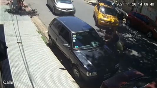 Un taxista detuvo la marcha de motochorros