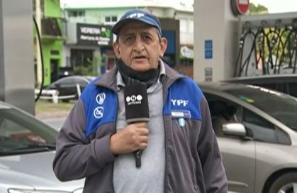Hugo, el playero de estación de servicio que se recibió de abogado a los 58 años