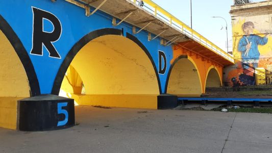 Pintaron el puente Avellaneda por error