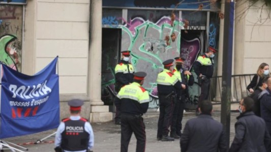Barcelona: murieron cuatro personas en un incendio en un banco abandonado