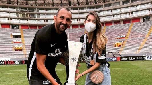 "Para que pueda vivir como se merece": futbolista y su esposa le regalaron un departamento a la niñera