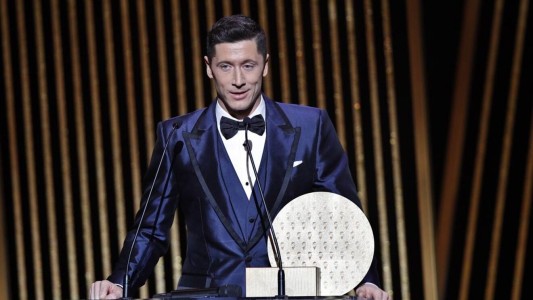 Lewandoswski arremetió contra Messi por su gesto en la entrega del Balón de Oro: "Me gustaría que su declaración fuera honesta, no solo palabras vacías"