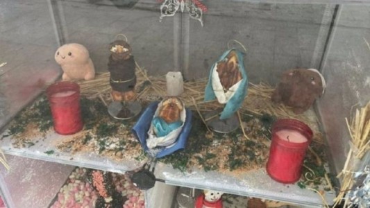 El polémico pesebre que presenta a Jesús y a la Virgen María como partes íntimas