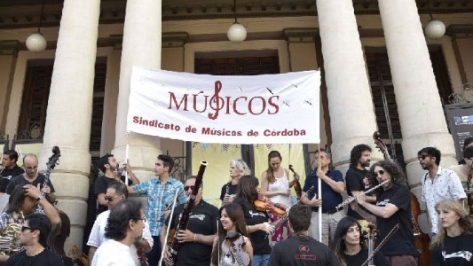 Músicos piden volver a tocar en bares y restaurantes