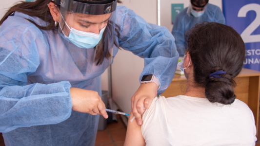 Covid-19: a partir de hoy se reduce a 5 meses el intervalo para recibir la dosis de refuerzo