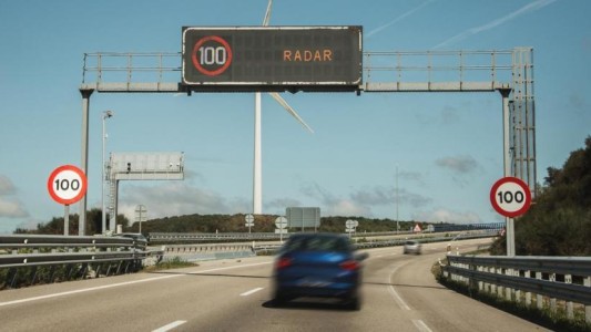 Al recibir una multa, descubrió la infidelidad de su esposo