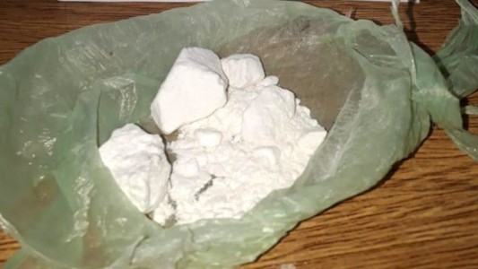 Nena de 7 años fraccionaba cocaína para que la vendieran su madre y su abuela