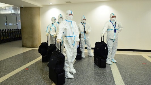 Advertencia de OMS: "Nos enfrentamos a un tsunami de infecciones por Delta y Ómicron"