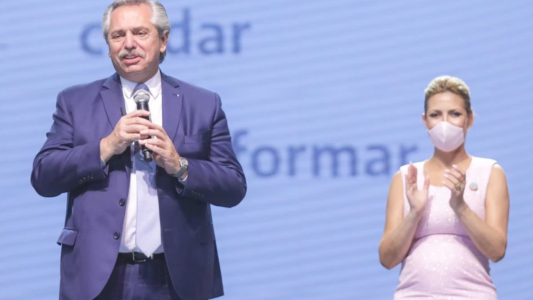 Fernández a las mujeres: "Les prometo que el primer feminista voy a ser yo"