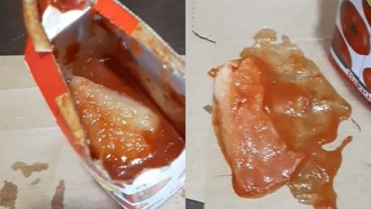 Compraron una caja de puré de tomate y en el interior encontraron una toallita femenina