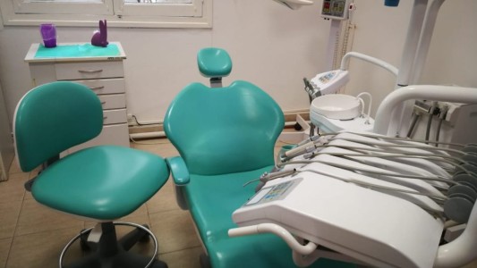 Insólito: dos odontológos se molieron a los golpes tras discutir por una silla