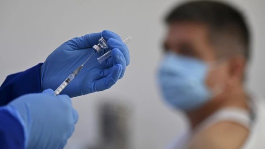 Anunciaron la vacunación "libre y gratuita" para turistas en territorio bonaerense