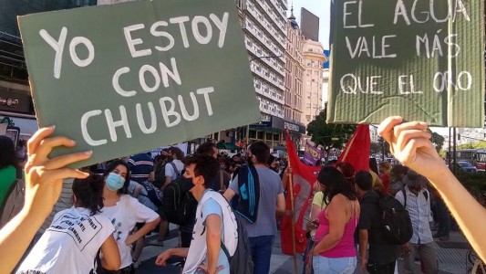 El gobernador de Chubut anunció que derogará ley de zonificación minera y que llamará a plesbicito