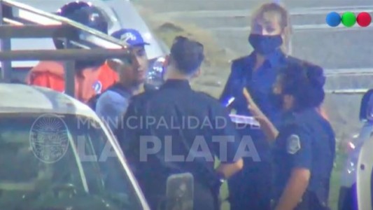 Video: Manejaba ebrio, se durmió en el semáforo y lo detuvieron