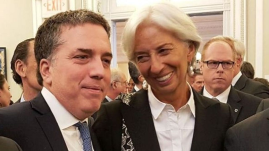 El exministro Nicolás Dujovne reaccionó a las críticas del FMI y cruzó al Gobierno