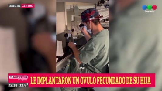 Tiene 50 años y está gestando a su futuro nieto