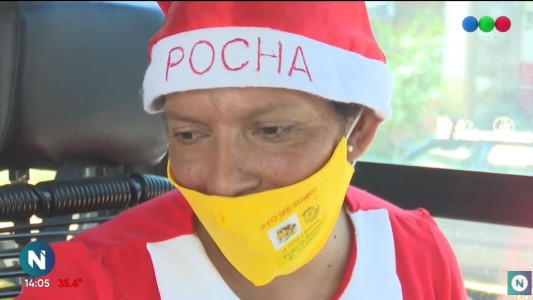 Conocé a "Pocha", la "Mamá Noel" que venció al cáncer y viaja en colectivo por Córdoba