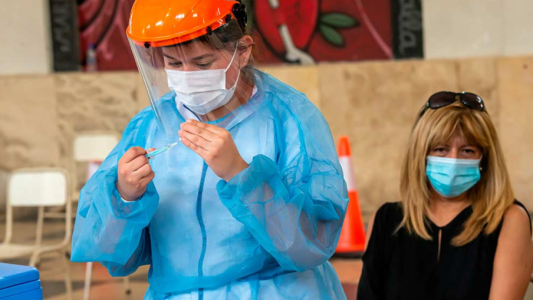 El feriado del 1° de enero y el domingo se vacuna en Córdoba: estos son los vacunatorios habilitados