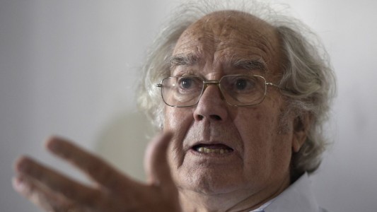 Adolfo Pérez Esquivel sufrió una descompensación y fue internado en una clínica de Mar del Plata