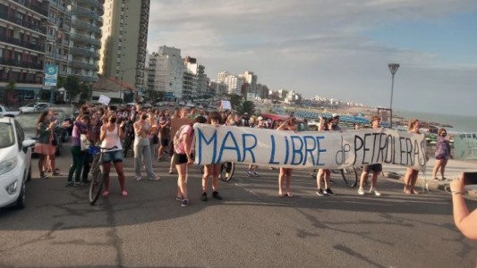 Movilizaciones en Chapadmalal en contra de la explotación petrolífera en la costa marplatense