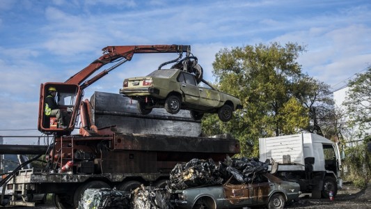 Comenzó el Programa Nacional de Compactación de vehículos, que prevé la donación al Garrahan