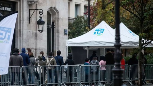 Francia registró casi 300.000 casos de coronavirus, un nuevo récord desde el inicio de la pandemia