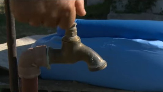 Crisis hídrica y falta de inversión: en Villa Parque Siquimán no tienen agua potable