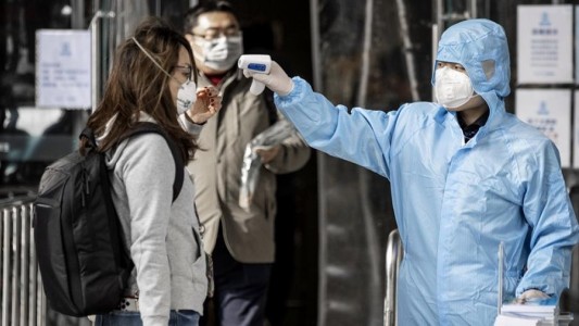 La OMS advirtió que la escalada de casos de ómicron podría crear variantes más peligrosas