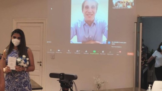 Boda a distancia: El basquetbolista cordobés que se casó por Zoom