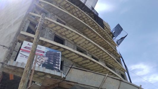 Murió un obrero de la construcción al caer desde un séptimo piso