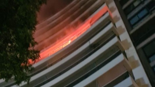 Video: Se incendió un departamento en pleno centro de Córdoba