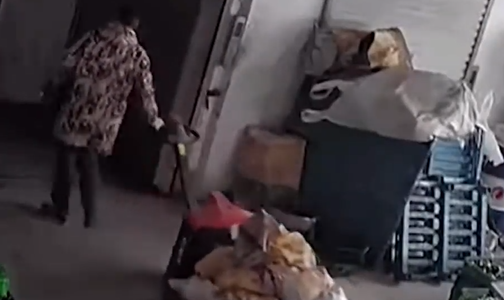 Video impactante: Se salvó de milagro de caer por un ascensor