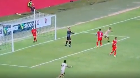 Ver para creer: el insólito gol de un jugador de Brasil