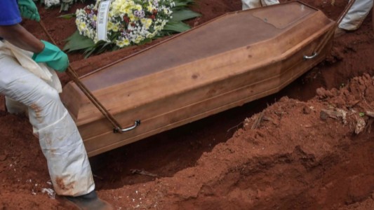 Despidieron, enterraron a su abuela y luego los llamaron de la clínica para avisar que habían entregado el cuerpo equivocado