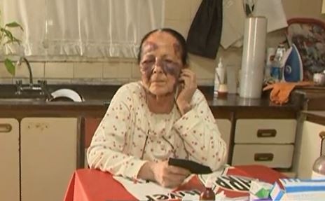 Entraron por la ventana y la despertaron a culatazos