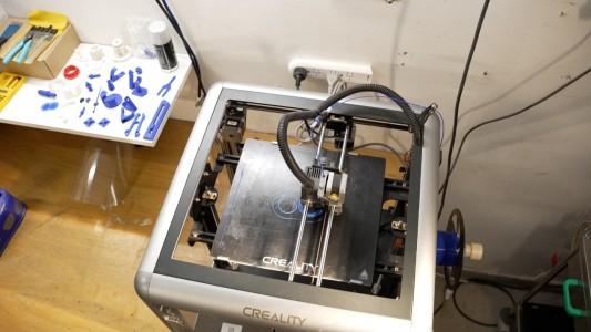 Córdoba: con una impresora 3D realizan piezas para equipamiento médico