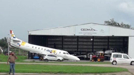Un mecánico fue aplastado por un avión en el Aeropuerto de Morón