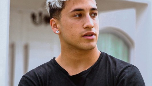 "Se cayó de un tercer piso y está mal", confirmó el representante de Yao Cabrera