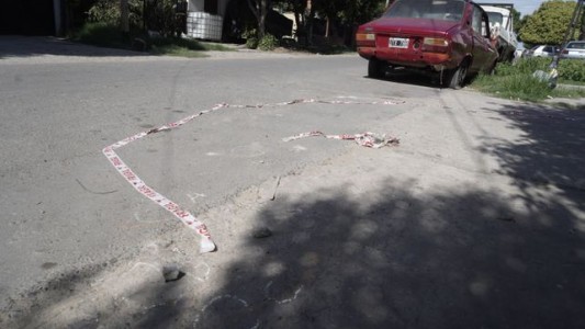 Asesinan a balazos a un adolescente de 15 años en la puerta de una casa de Rosario