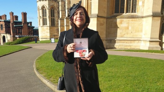 La patóloga argentina Marta Cohen recibió el título de la Excelentísima Orden del Imperio Británico