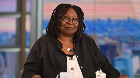 Suspenden a Whoopi Goldberg por decir que el Holocausto "no se trató de un hecho racial"