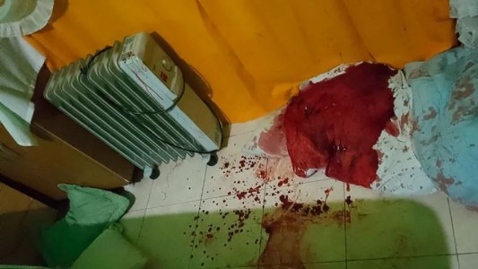 Apuñaló a su pareja y envió un mensaje pensando que la había asesinado: "Me la mandé, la maté"