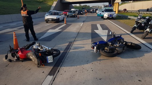 Motociclistas heridos tras choque en Circunvalación