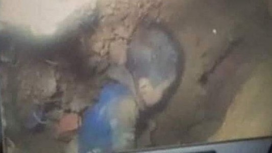 Horas dramáticas en Marruecos: el desesperado rescate de un nene de cinco años que cayó a un pozo de 32 metros