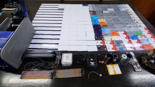 Desbarataron a una banda que clonaba tarjetas de crédito