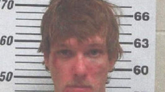 Fue condenado a cadena perpetua por matar a un amigo: se pelearon por una mayonesa