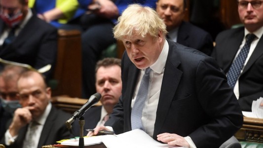 Sin restricciones: Reino Unido anunció su plan para tratar al Covid-19 como enfermedad endémica