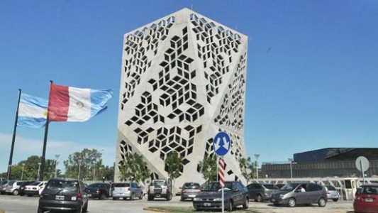 Reuniones entre Provincia y gremios por salarios